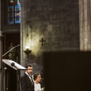 boda Girona, foto novios iglesia